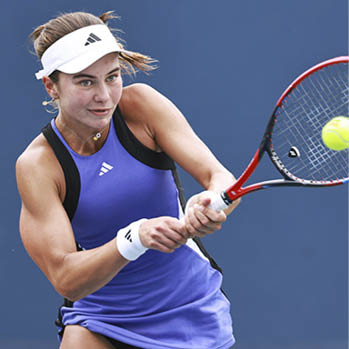 Iva Jovic in action during a junior girls' singles semifinal match at the 2024 US Open on Friday, Sep. 6, 2024 in Flushing, NY. (Dustin Satloff/USTA)