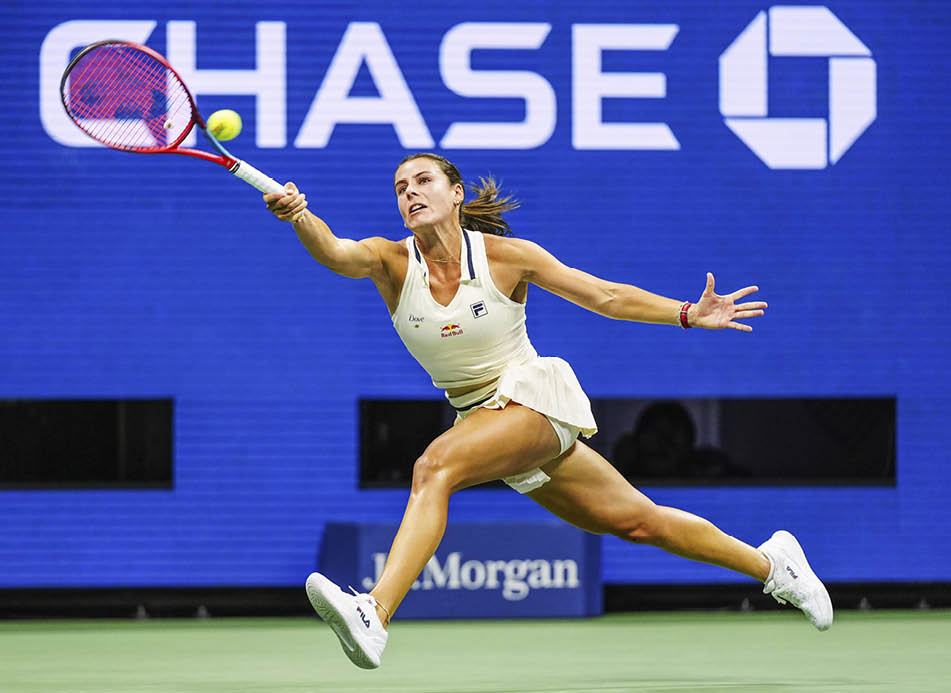 Emma Navarro in action during a women's singles semifinal match at the 2024 US Open on Thursday, Sep. 5, 2024 in Flushing, NY. (Darren Carroll/USTA)