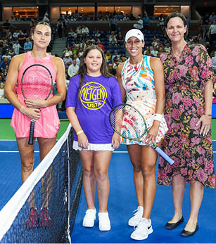 Aryna Sabalenka and Madison Keys pose for a photo with Lindsay Davenport after a coin toss before a women's singles semifinal match at the 2023 US Open, Thursday, Sep. 7, 2023 in Flushing, NY. (Darren Carroll/USTA)