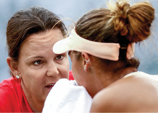 INDIAN WELLS, CA - MARCH 10: Coach Lindsay Davenport confers with Madison Keys in a changeover against Danielle Collins during the BNP Paribas Open at the Indian Wells Tennis Garden on March 10, 2018 in Indian Wells, California.  (Photo by Matthew Stockman/Getty Images)