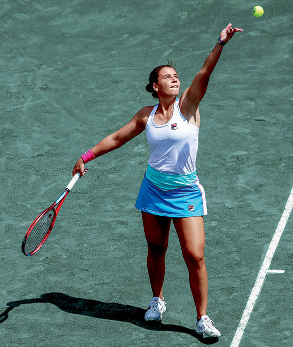 CHARLESTON, SOUTH CAROLINA - APRIL 04: Emma Navarro serves to Madison Keys during the Credit One Charleston Open at Credit One Stadium on April 04, 2023 in Charleston, South Carolina. (Photo by Matthew Stockman/Getty Images)