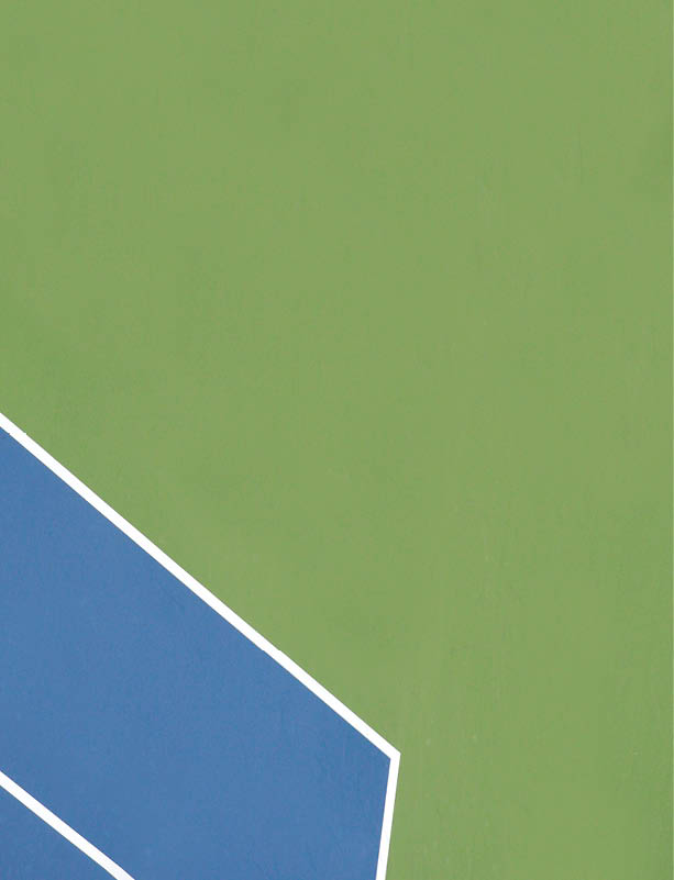 FLUSHING, NY - AUGUST 29: Actor Will Ferrell walks onto the court during Arthur Ashe Kid's Day at the 2009 U.S. Open at the Billie Jean King National Tennis Center on August 29, 2009 in the Flushing neighborhood of the Queens borough of New York City.  (Photo by Jared Wickerham/Getty Images)